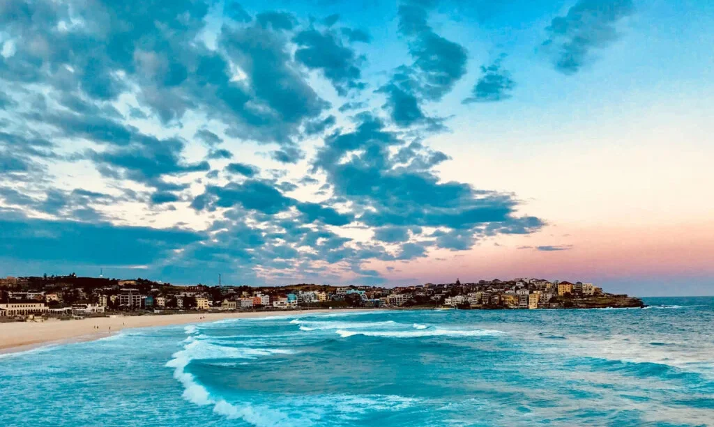 This image has an empty alt attribute; its file name is bondi-beach-sydney-1024x633.jpg